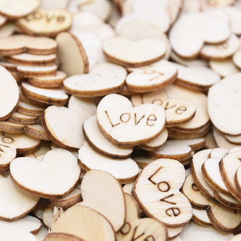 décoration de table ,cœur en bois ,écriture love