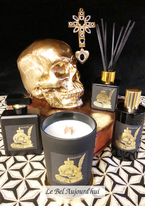 Plâtre, crâne, doré et parfumé