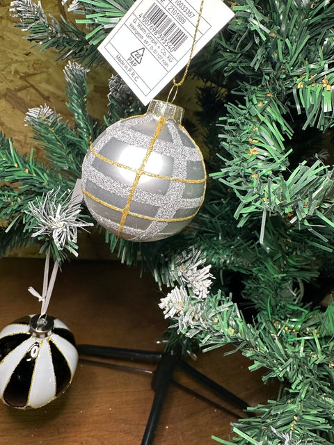 decoration-noel-boule-de-noel-gris-or-sapin-de-noel