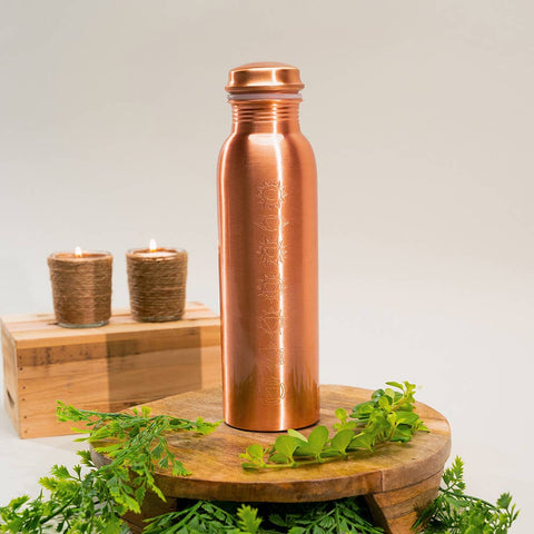 Bouteille d'eau en cuivre pur 7 chakras finition mate ± 950 ml