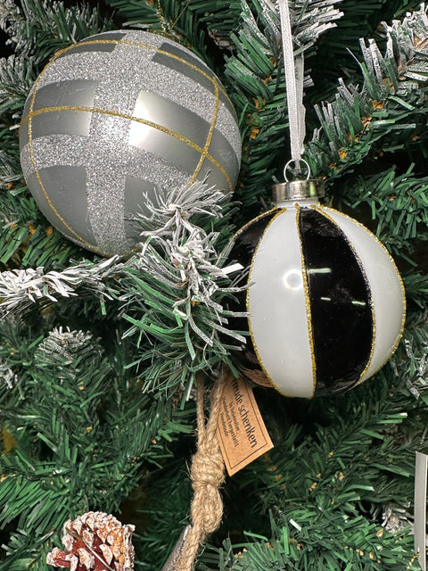 decoration-noel-boule-de-noel-gris-or-sapin-de-noel