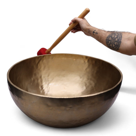     bol-chantant-tibetain-geant-laiton-meditation-relaxation-energetique