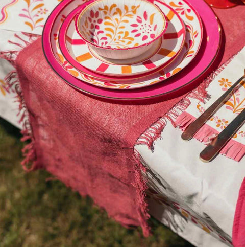 Chemin de Table Effiloché Rose Framboise – Déco Bohème Pink Lemonade