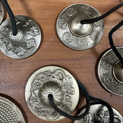 cymbales-tibetaines-laiton-sonotherapie-meditation-yoga