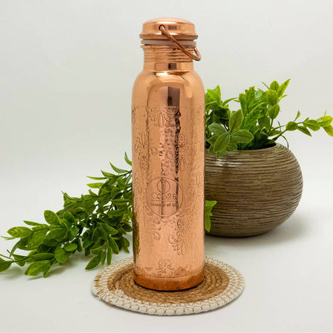 Bouteille d'eau en cuivre pur motif floral avec poignée ± 950 ml