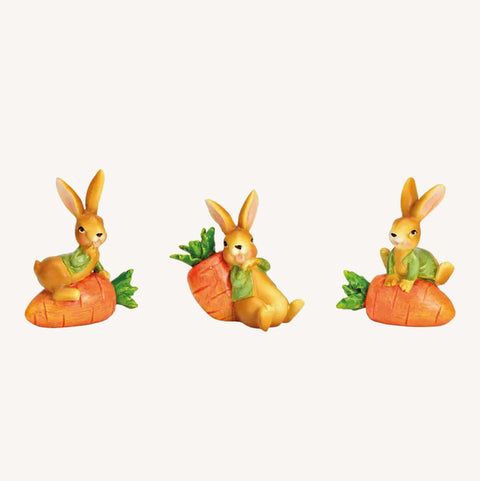 Lot de 3 petits lapins décoratifs avec carottes ￼