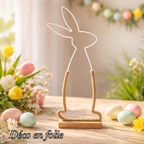 Lapin de Pâques décoratif sur socle en bois ￼