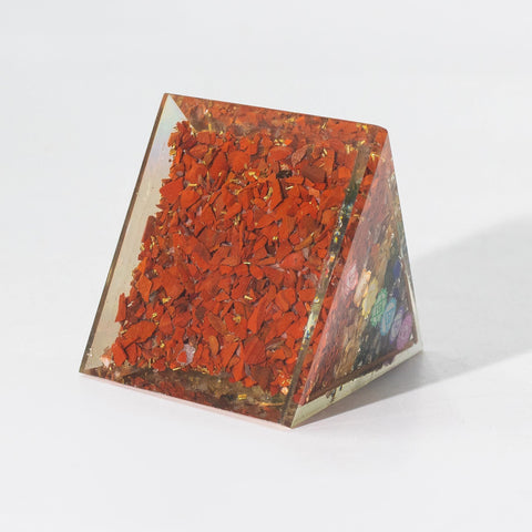 objet-spirituel-orgonite-7-chakras-harmonie-vibrations-pyramide-orgone-chakras-clarte-mentale-protection-spirituelle