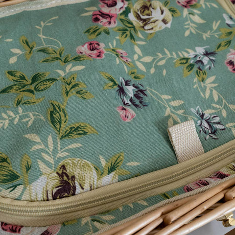 Panier de pique-nique en osier doublé de roses anglaises pour 4 personnes
