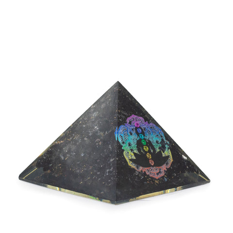 pyramide-energetique-chakras-arc-en-ciel-tourmaline-noire